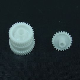 Πλαστική ρόδα εργαλείων κιβωτίων εργαλείων γωνίας από το πλαστικό σχήμα εργαλείων στο λευκό